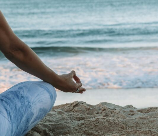스트레스 관리의 첫걸음, 마음 챙김으로 마음의 건강 지키기 person in blue shorts sitting on beach shore during daytime